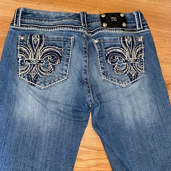 Miss Me Denim - Miss Me crop jeans Rhinestone pockets, silver stitching. Size 30